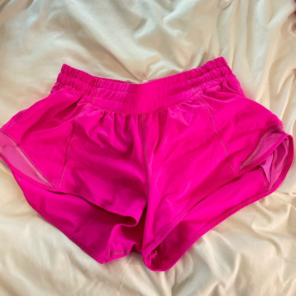 Lululemon Hotty Hot Low-Rise Lined Short 2.5"